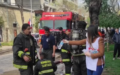 Ayuda a los bomberos en barrio Meiggs